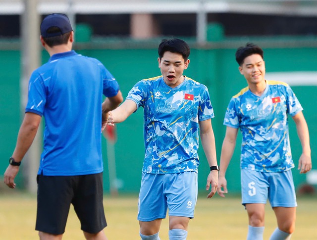 Đình Bắc vui vẻ làm 