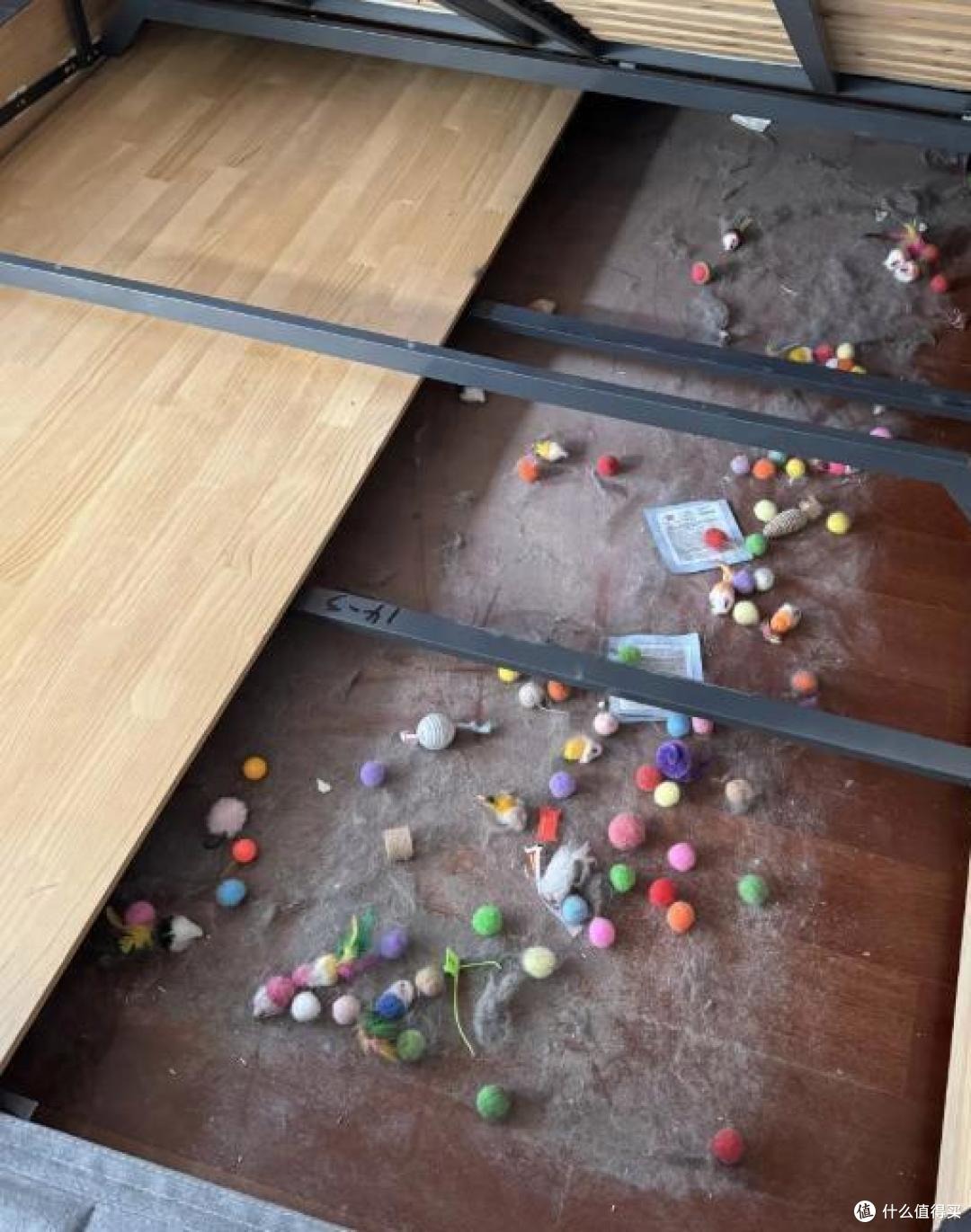 ĐỪNG bao giờ để 4 thứ này dưới gầm giường- Ảnh 3. ĐỪNG bao giờ để 4 thứ này dưới gầm giường- Ảnh 3.