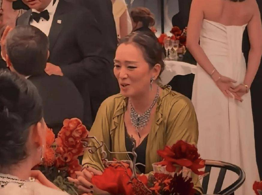 Củng Lợi 60 tuổi trông vẫn như bạn gái Lý Hiện, cam thường bóc trần sự thật khác- Ảnh 4.