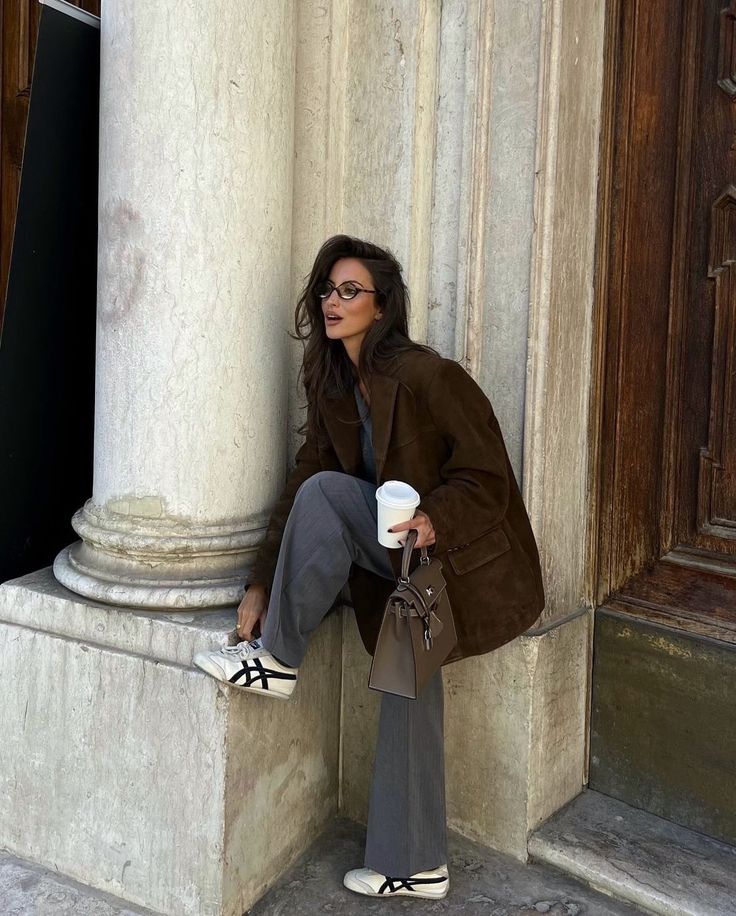 3 gam màu mùa đông giúp bạn hết mặc quê nơi công sở- Ảnh 5.