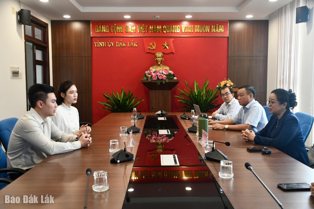 Vợ chồng Đỗ Hà - Viết Vương và số tiền 5 tỷ đồng phủ sóng MXH!- Ảnh 1.