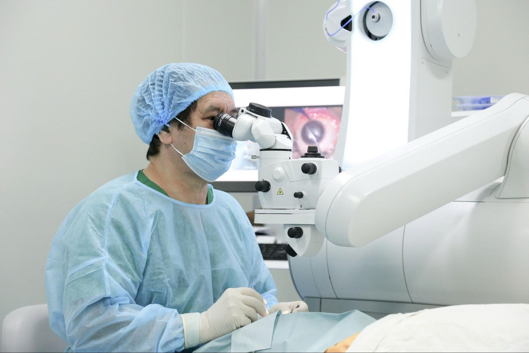 Cô gái vượt 7.500km từ Úc về Việt Nam mổ cận, nhiều người không biết công nghệ "xóa cận" nước ta đã đạt đến mức này!- Ảnh 2.