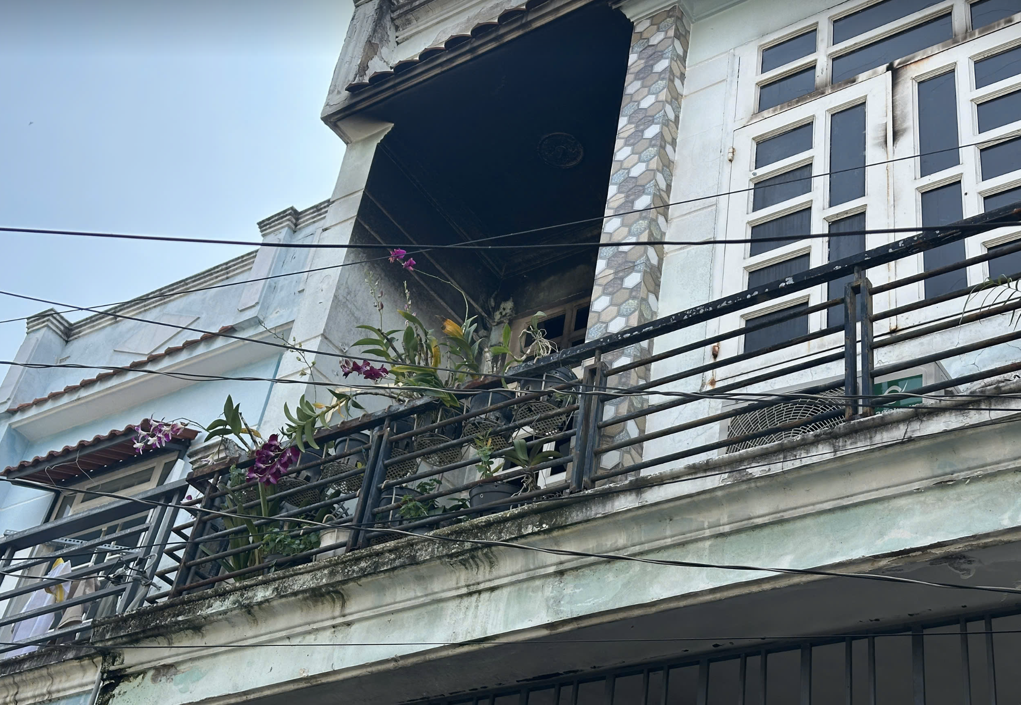 Cháy nhà ở TP.HCM khiến bé gái 8 tuổi tử vong, 3 người bị thương- Ảnh 1.