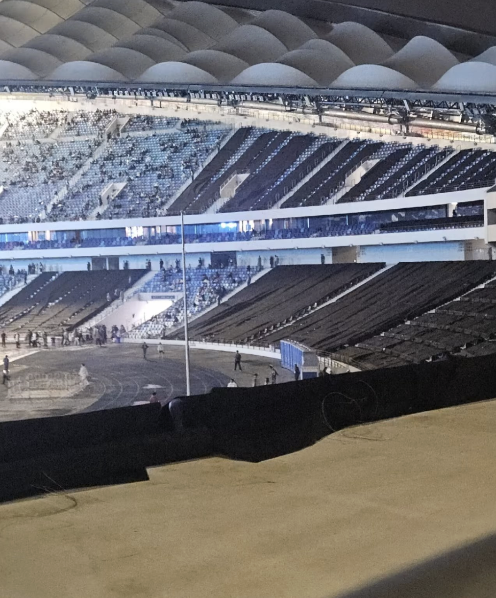 Sự giả dối của siêu sao hết thời: Thông báo cháy vé 6 concert, ngó vào trống hoác hơn nửa sân vận động- Ảnh 3.