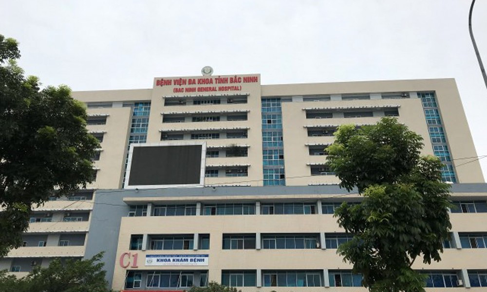 Bệnh nhân rơi từ tầng 8 bệnh viện, tử vong- Ảnh 1.