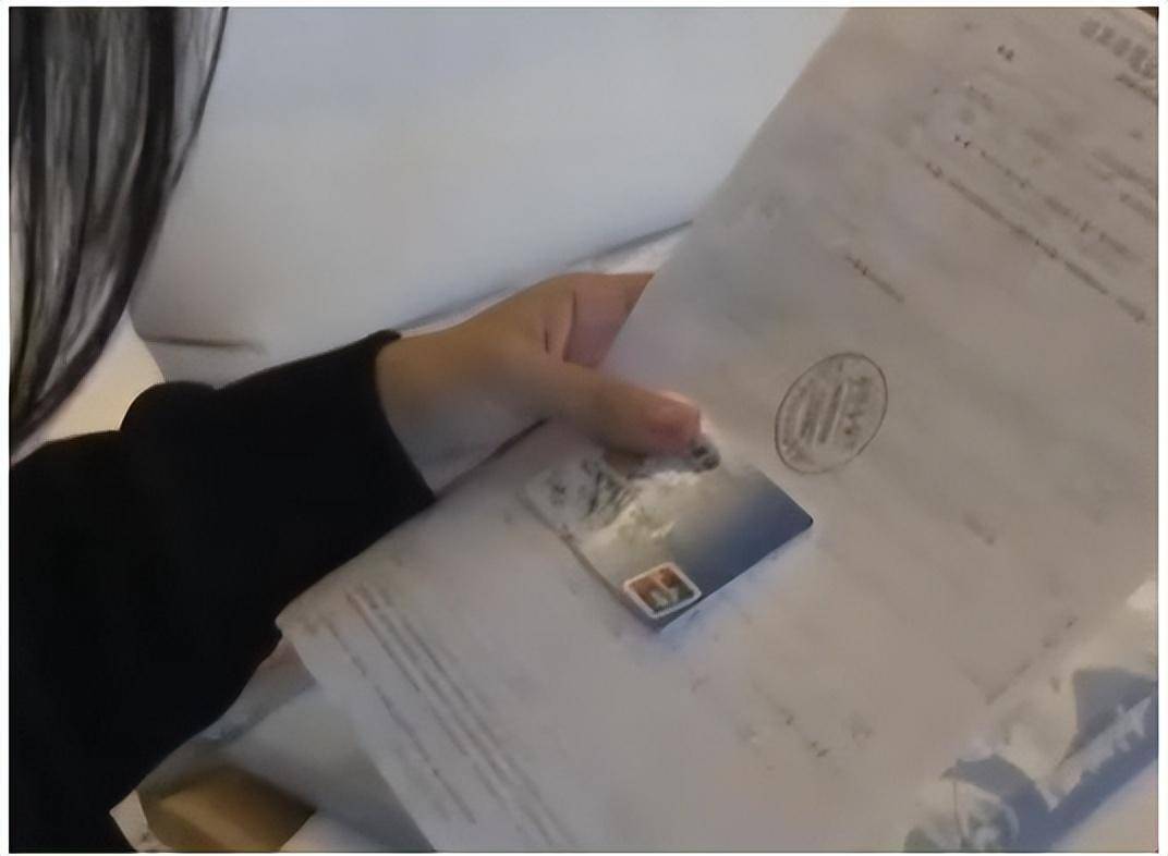 Người phụ nữ 30 tuổi gửi ngân hàng 37 tỷ đồng, 4 tháng sau số dư chưa tới 3k, kiện ngân hàng ra tòa lại mất thêm 300 triệu đồng: "Cô cũng có lỗi"- Ảnh 1. Người phụ nữ 30 tuổi gửi ngân hàng 37 tỷ đồng, 4 tháng sau số dư chưa tới 3k, kiện ngân hàng ra tòa lại mất thêm 300 triệu đồng: "Cô cũng có lỗi"- Ảnh 1.