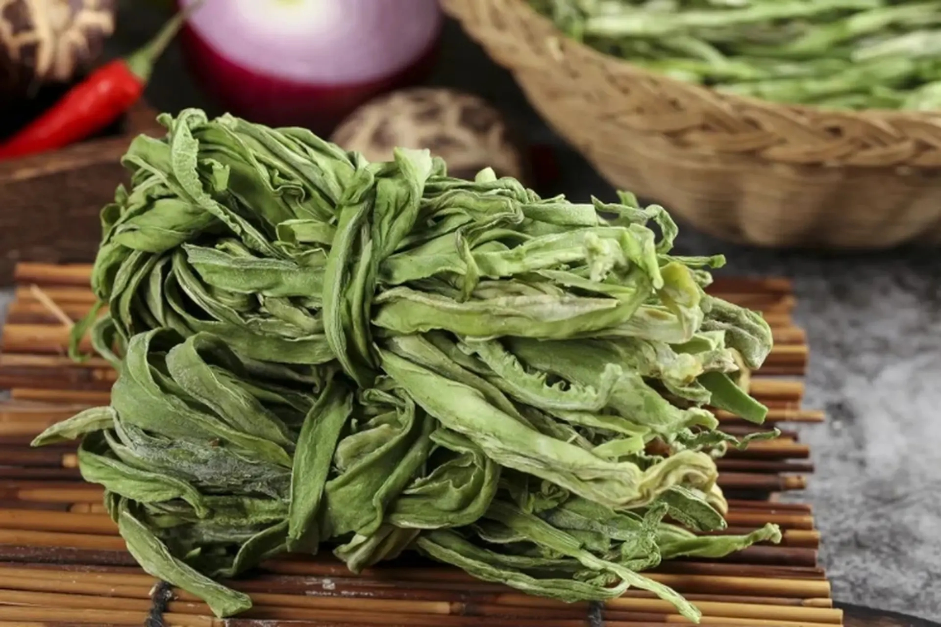 Loại rau giòn sần sật, hơn nửa triệu đồng/kg, giúp sống lâu, trẻ khỏe: Việt Nam có rất nhiều- Ảnh 1. Loại rau giòn sần sật, hơn nửa triệu đồng/kg, giúp sống lâu, trẻ khỏe: Việt Nam có rất nhiều- Ảnh 1.