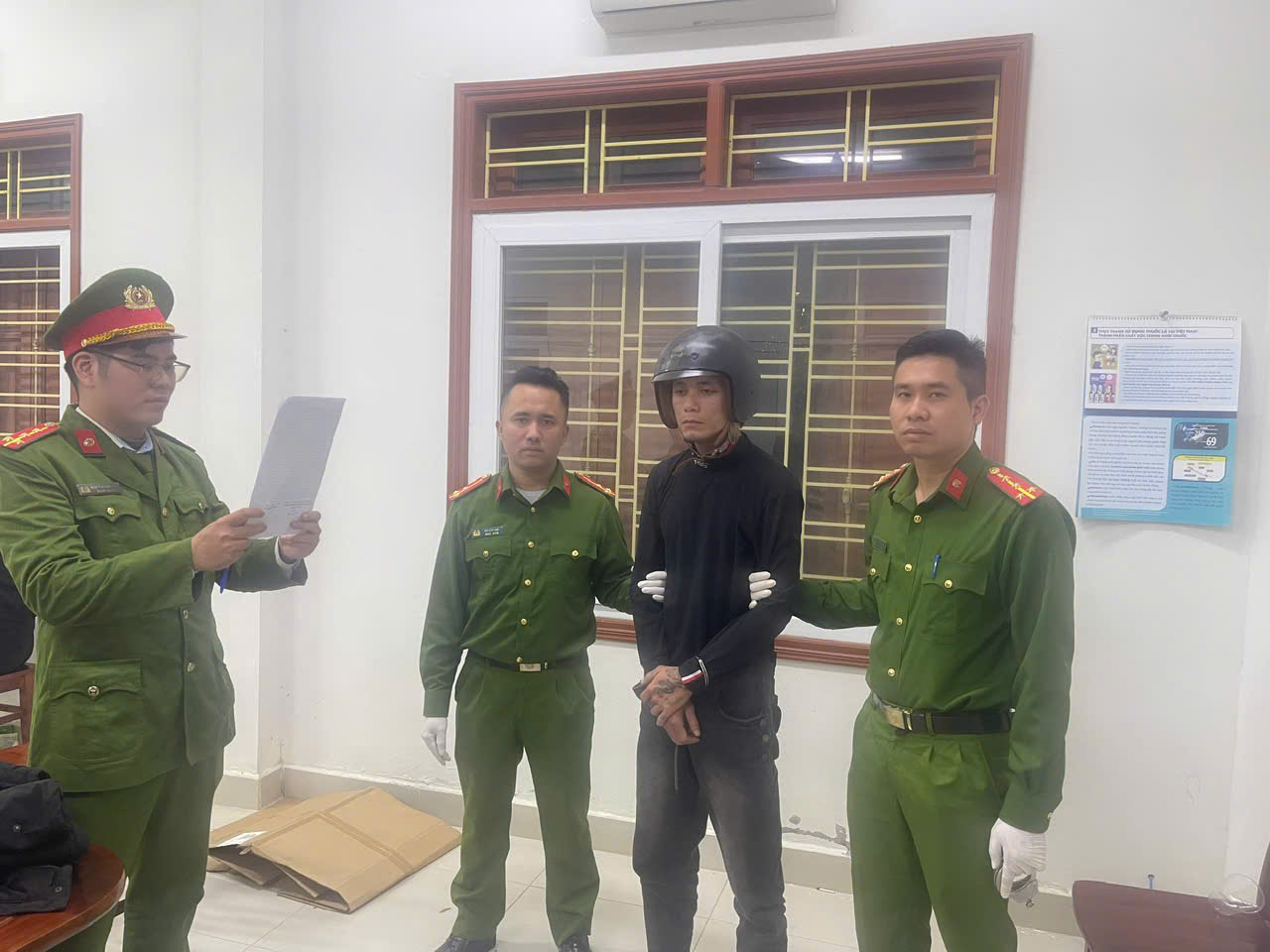 Đối tượng có 2 tiền án, nhiễm HIV, ép bé gái 12 tuổi vào nhà nghỉ xâm hại- Ảnh 2. Đối tượng có 2 tiền án, nhiễm HIV, ép bé gái 12 tuổi vào nhà nghỉ xâm hại- Ảnh 2.