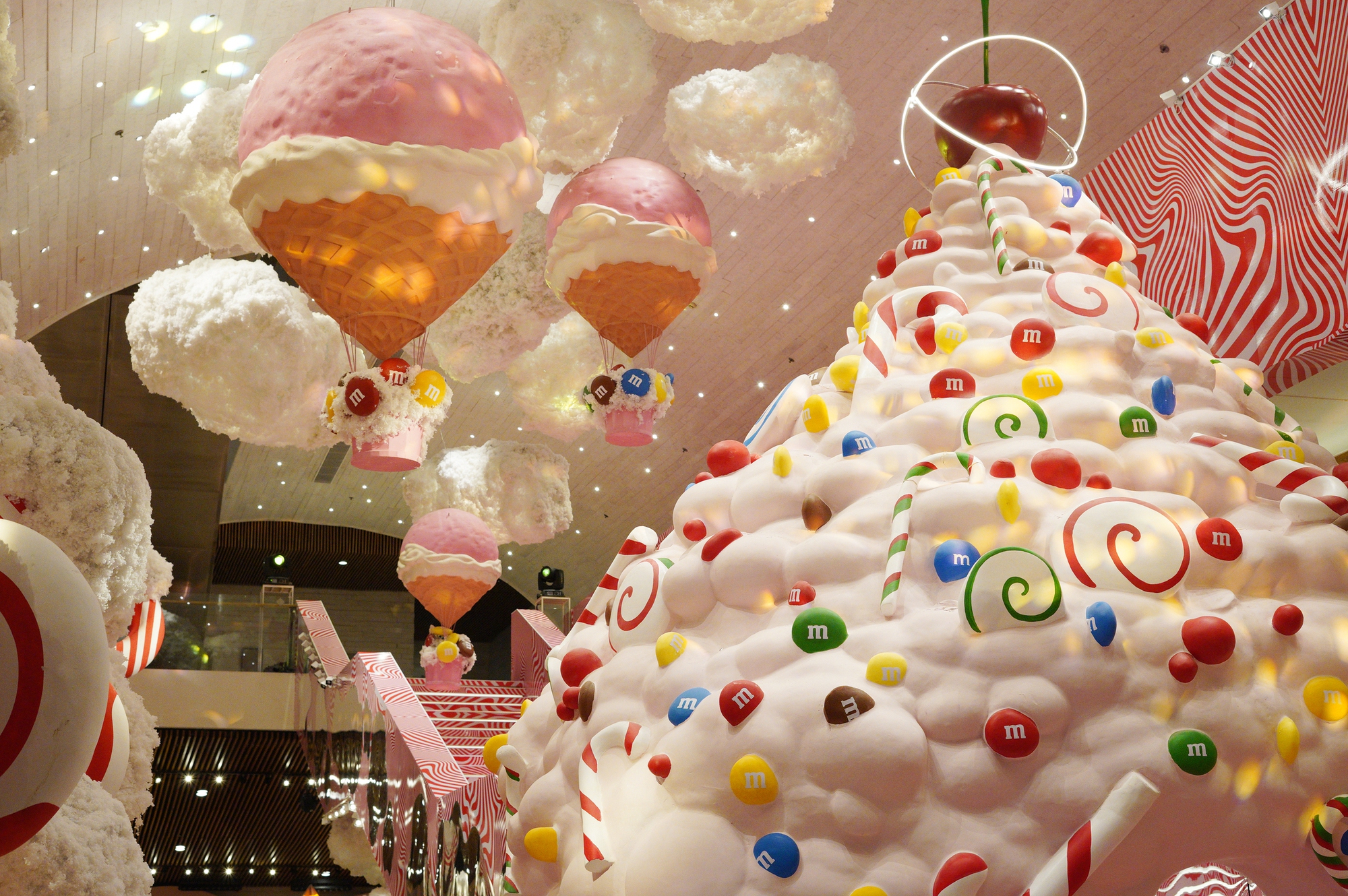 Cận cảnh quán cà phê Giáng sinh 200k/giờ ở TP.HCM, đáng thì thấy đáng nhưng trải nghiệm thì thật sự chưa xứng!- Ảnh 4.