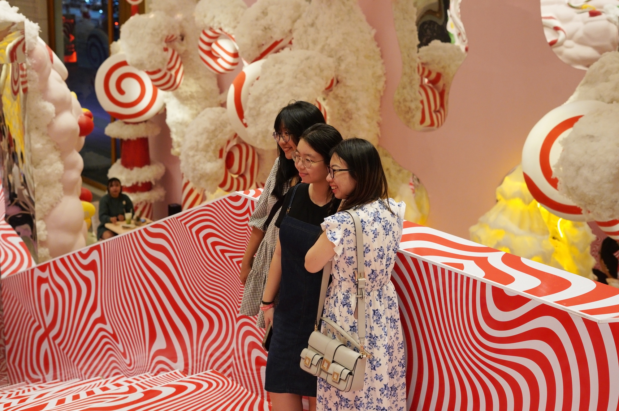 Cận cảnh quán cà phê Giáng sinh 200k/giờ ở TP.HCM, đáng thì thấy đáng nhưng trải nghiệm thì thật sự chưa xứng!- Ảnh 25.