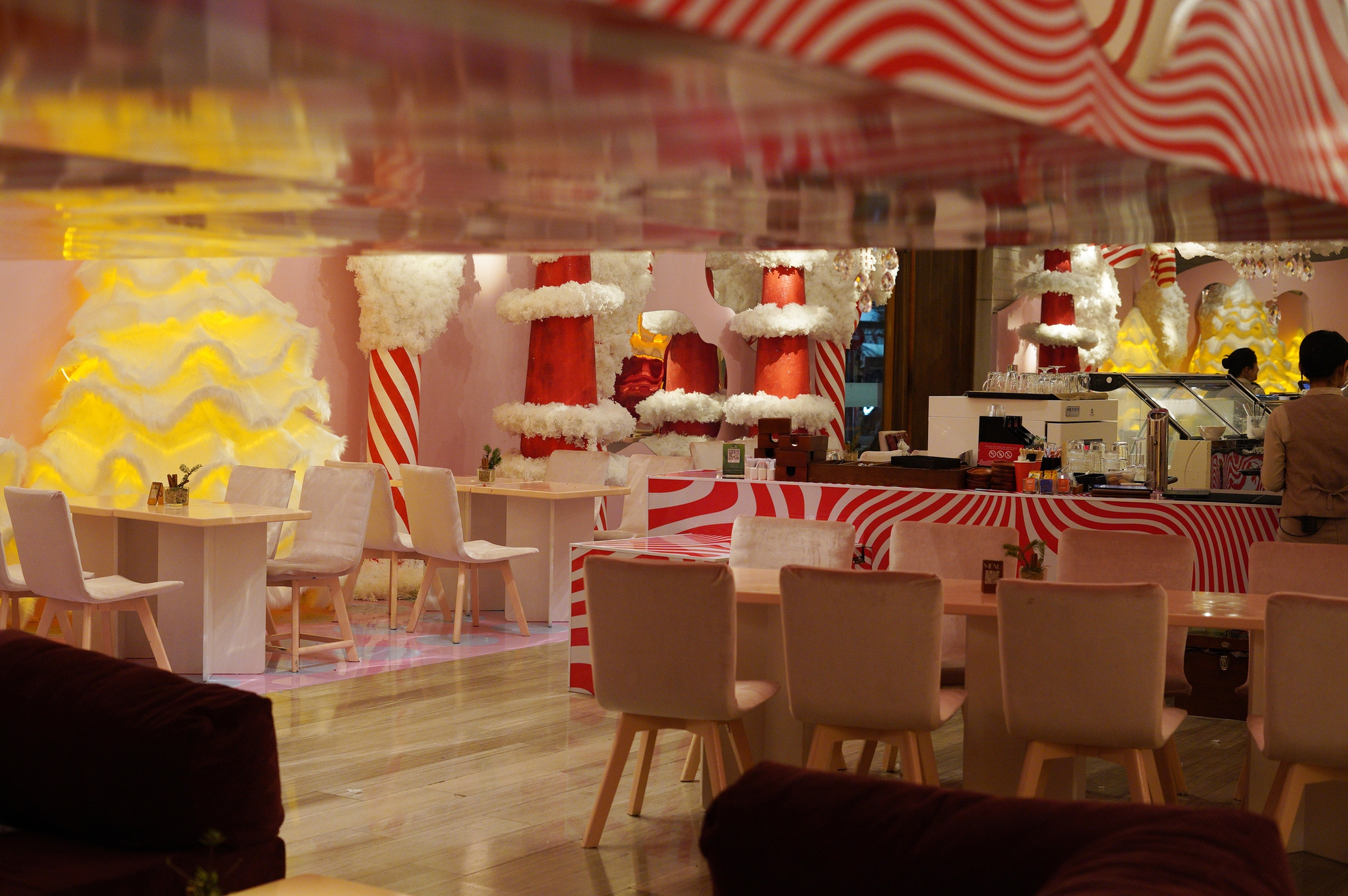 Cận cảnh quán cà phê Giáng sinh 200k/giờ ở TP.HCM, đáng thì thấy đáng nhưng trải nghiệm thì thật sự chưa xứng!- Ảnh 11.