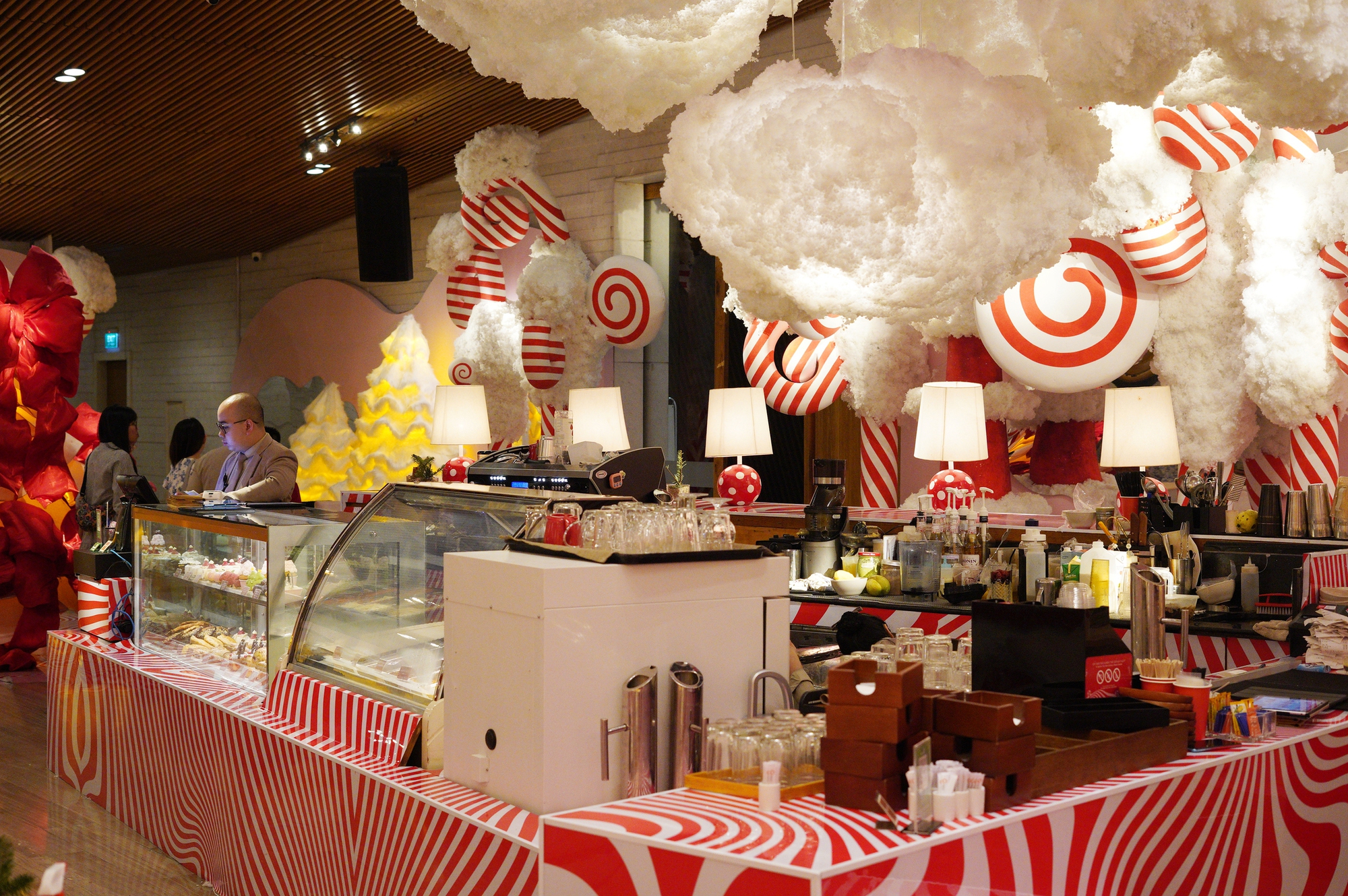 Cận cảnh quán cà phê Giáng sinh 200k/giờ ở TP.HCM, đáng thì thấy đáng nhưng trải nghiệm thì thật sự chưa xứng!- Ảnh 9.