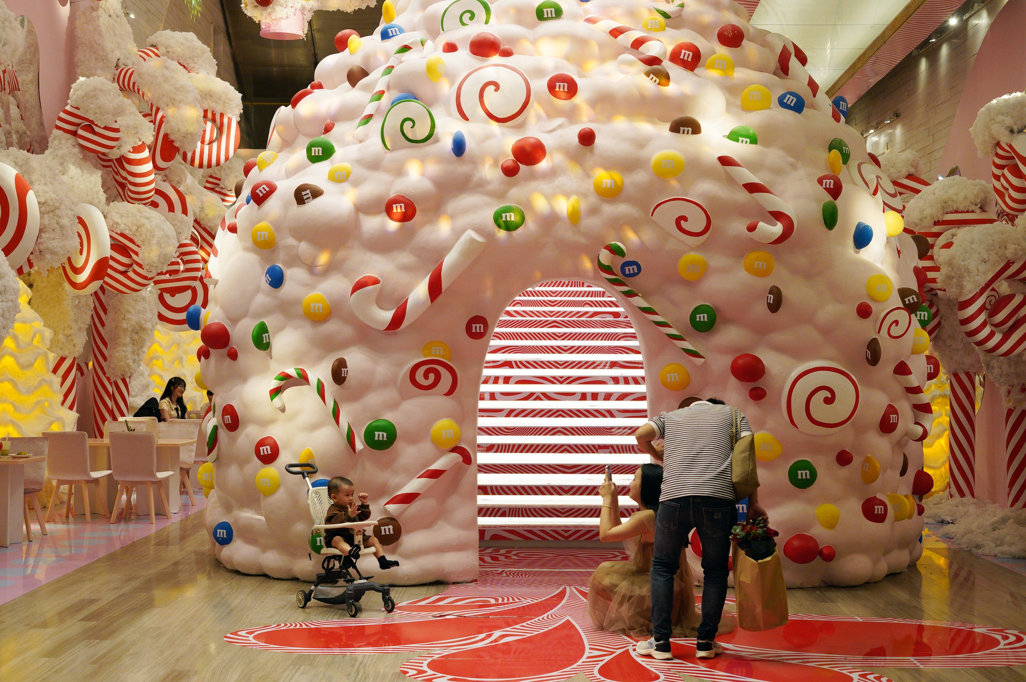 Cận cảnh quán cà phê Giáng sinh 200k/giờ ở TP.HCM, đáng thì thấy đáng nhưng trải nghiệm thì thật sự chưa xứng!- Ảnh 7.