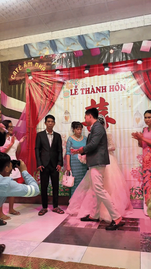 Bố vợ không nhận rượu mừng, con rể đạp đổ đám cưới- Ảnh 1. Bố vợ không nhận rượu mừng, con rể đạp đổ đám cưới- Ảnh 1.