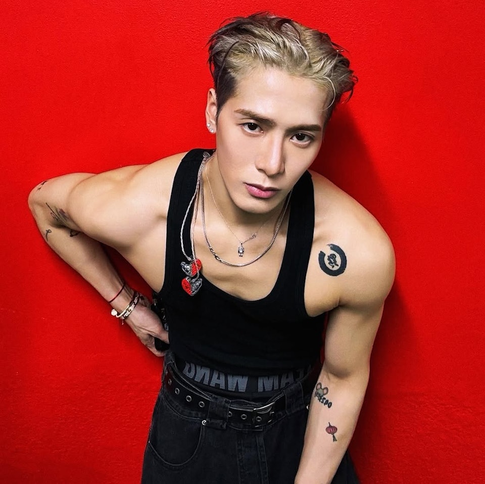 Nam ca sĩ J bị bạn thân Nam ca sĩ J bị bạn thân