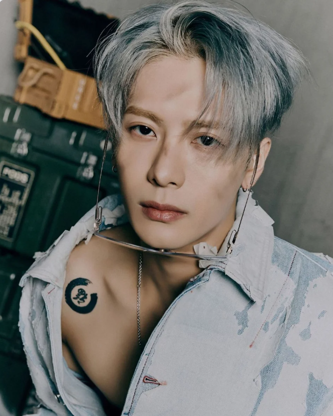 Nam ca sĩ J bị bạn thân Nam ca sĩ J bị bạn thân