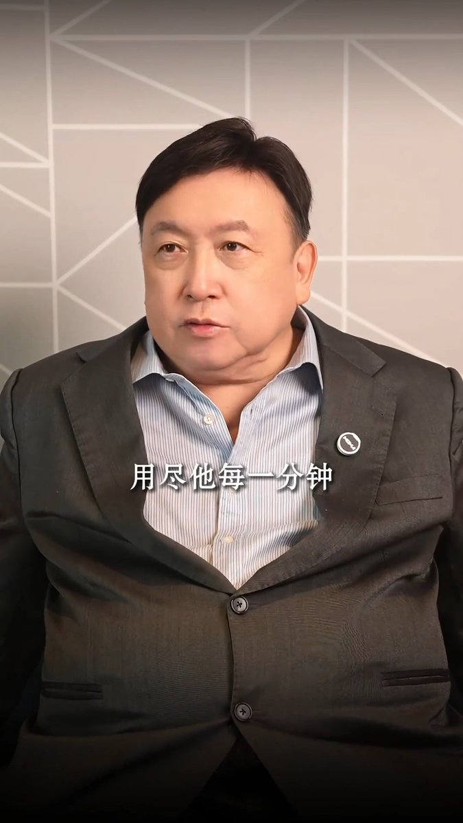 Có nam nghệ sĩ vừa nhận cúp đã bị nói 