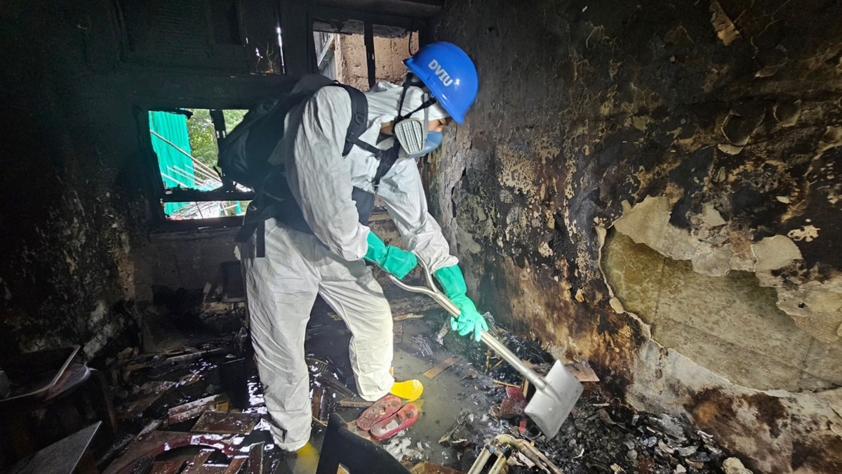 Cháy chung cư ở Hồng Kông: Sự thật khắc nghiệt bên trong các căn hộ cháy đen- Ảnh 3. Cháy chung cư ở Hồng Kông: Sự thật khắc nghiệt bên trong các căn hộ cháy đen- Ảnh 3.