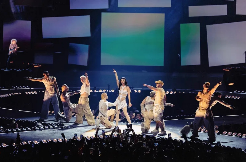 Sự giả dối của siêu sao hết thời: Thông báo cháy vé 6 concert, ngó vào trống hoác hơn nửa sân vận động- Ảnh 5.