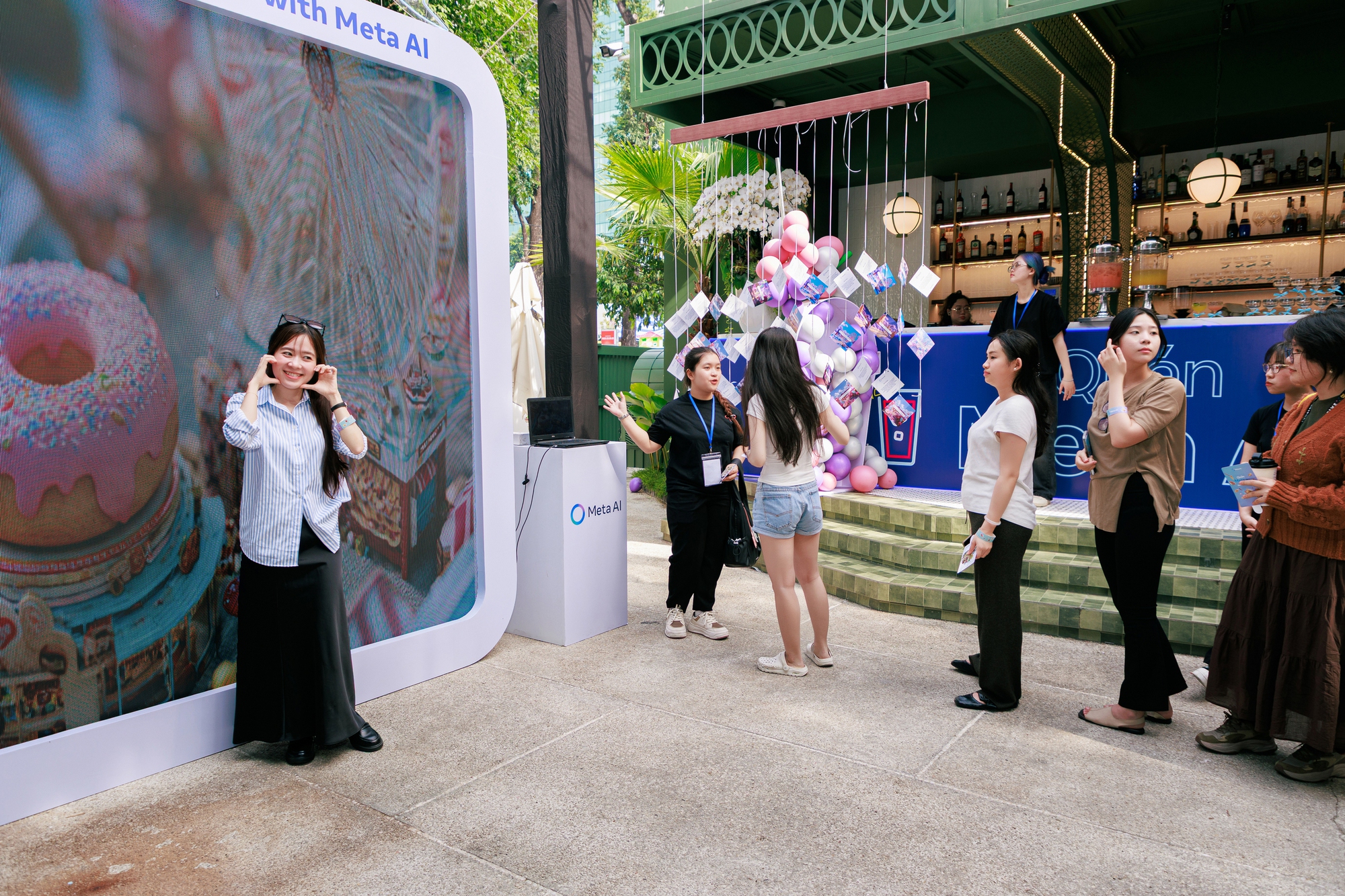 Người trẻ TP.HCM hào hứng trải nghiệm ẩm thực phiên bản AI tại Quán Meta AI- Ảnh 5.