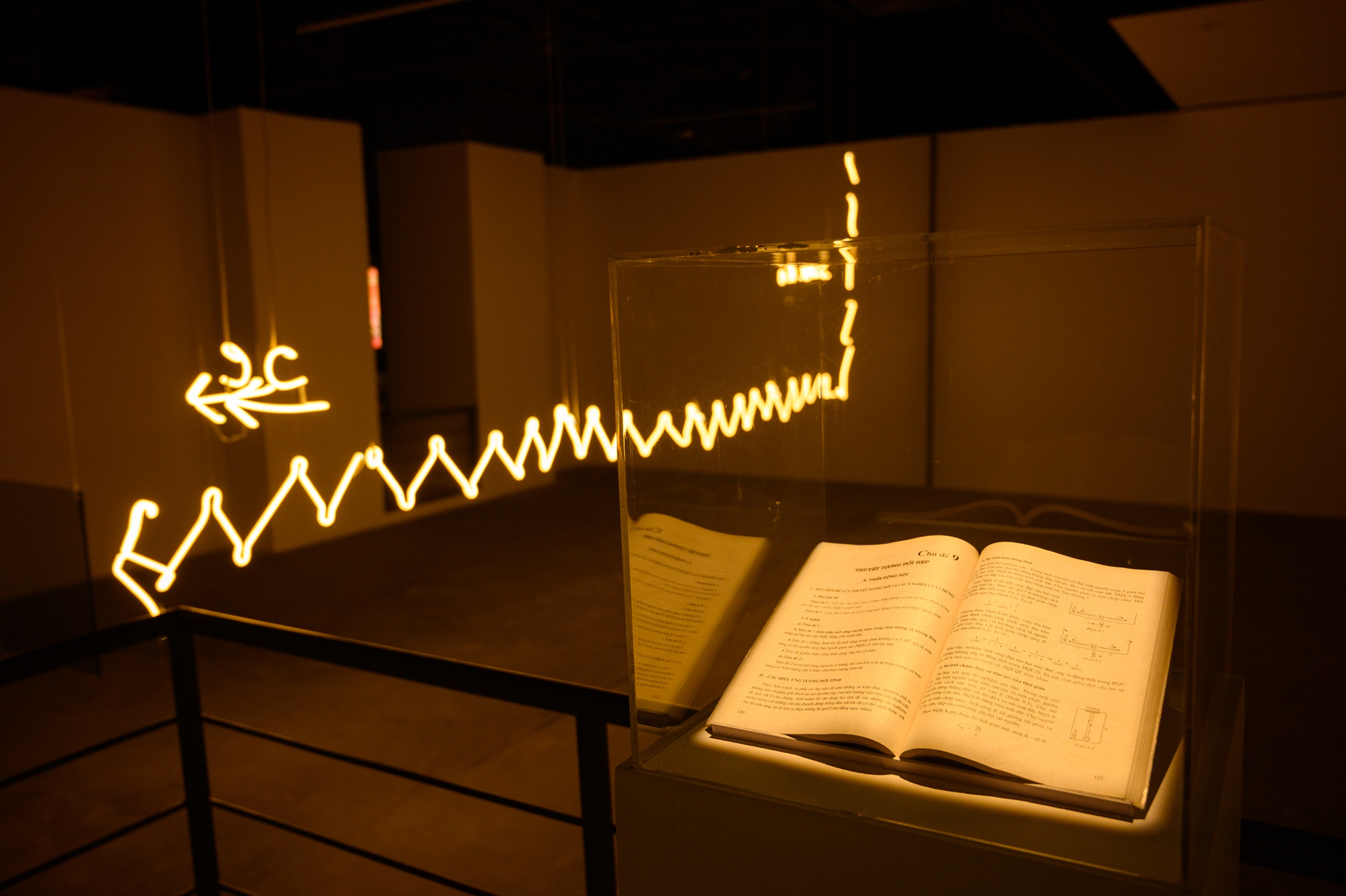 Tôi đi xem triển lãm “Tỏa V - Điểm chạm khoa học”: Từ ngơ ngác đến phấn kích, + 1 máy chữa lành!- Ảnh 7. Tôi đi xem triển lãm “Tỏa V - Điểm chạm khoa học”: Từ ngơ ngác đến phấn kích, + 1 máy chữa lành!- Ảnh 7.