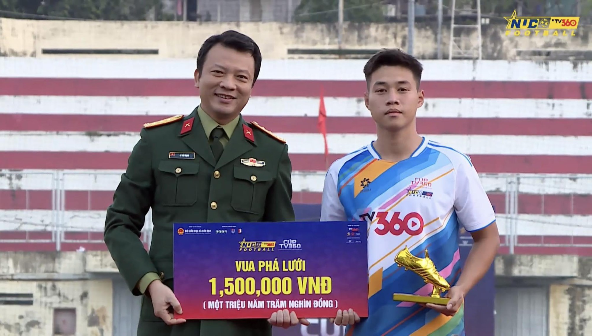 Vua phá lưới trượt chân định mệnh: Việt Hoàng và khoảnh khắc khiến chung kết sinh viên nổ tung cảm xúc- Ảnh 1.