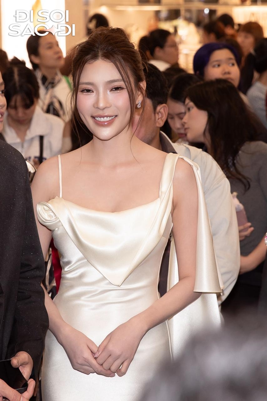 Thảm đỏ HOT nhất hôm nay: Lan Ngọc - Isaac đẹp phát sáng, 1 cặp sao Việt hôn nhau trước hàng trăm người- Ảnh 13.