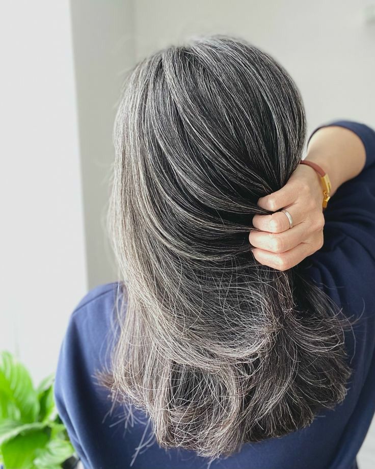 Cách chăm sóc tóc bạc cho phụ nữ trung niên: Làm sao để luôn bóng đẹp và không khô xơ, ngả vàng?- Ảnh 6.