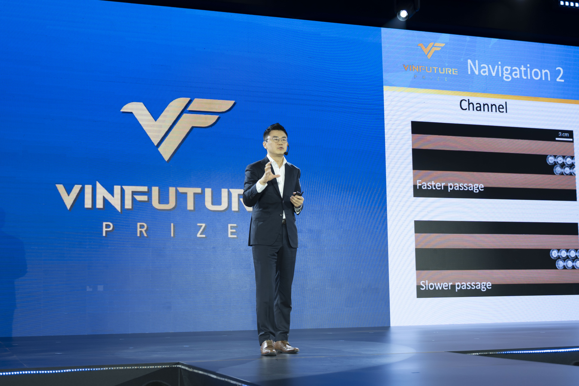 Gặp Giáo sư nổi tiếng mở ra thế hệ robot mới: Từ ngắm dây leo, quan sát đàn kiến đến công nghệ "trí tuệ vật lý" gây sửng sốt- Ảnh 2.