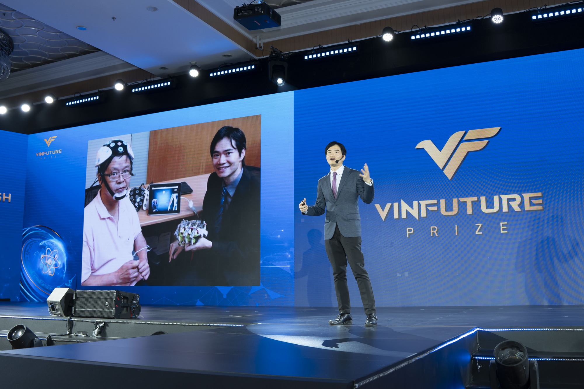 Giáo sư chế tạo robot “đọc” ý định của con người: “VinFuture cho thế giới thấy khoa học công nghệ Việt Nam đã phát triển thế nào”- Ảnh 1.