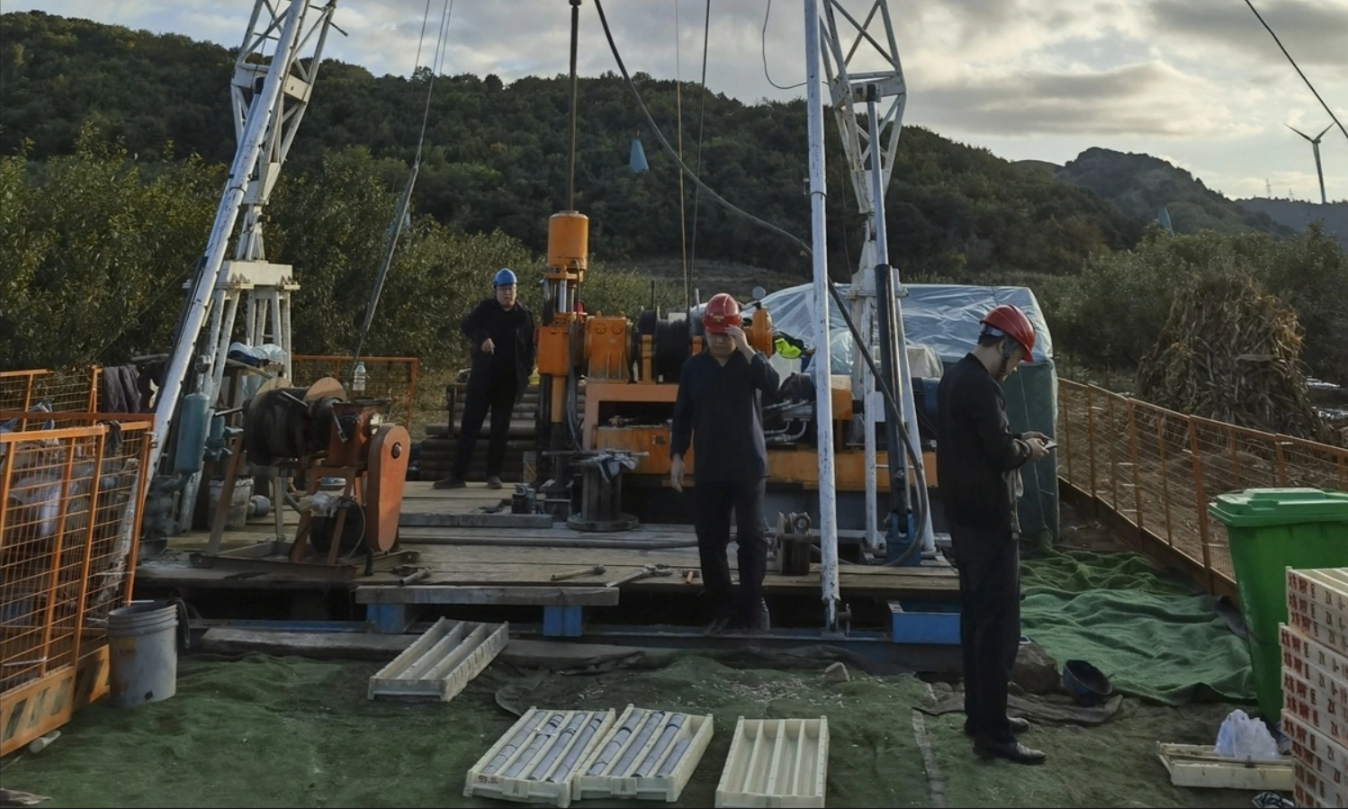 Phát hiện mỏ vàng hơn 1.400 tấn, thân quặng sâu 1.250m: Chính quyền lập tức phong tỏa toàn khu vực- Ảnh 2. Phát hiện mỏ vàng hơn 1.400 tấn, thân quặng sâu 1.250m: Chính quyền lập tức phong tỏa toàn khu vực- Ảnh 2.