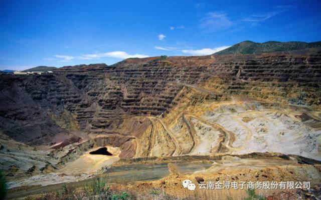 Phát hiện mỏ vàng hơn 1.400 tấn, thân quặng sâu 1.250m: Chính quyền lập tức phong tỏa toàn khu vực- Ảnh 4. Phát hiện mỏ vàng hơn 1.400 tấn, thân quặng sâu 1.250m: Chính quyền lập tức phong tỏa toàn khu vực- Ảnh 4.