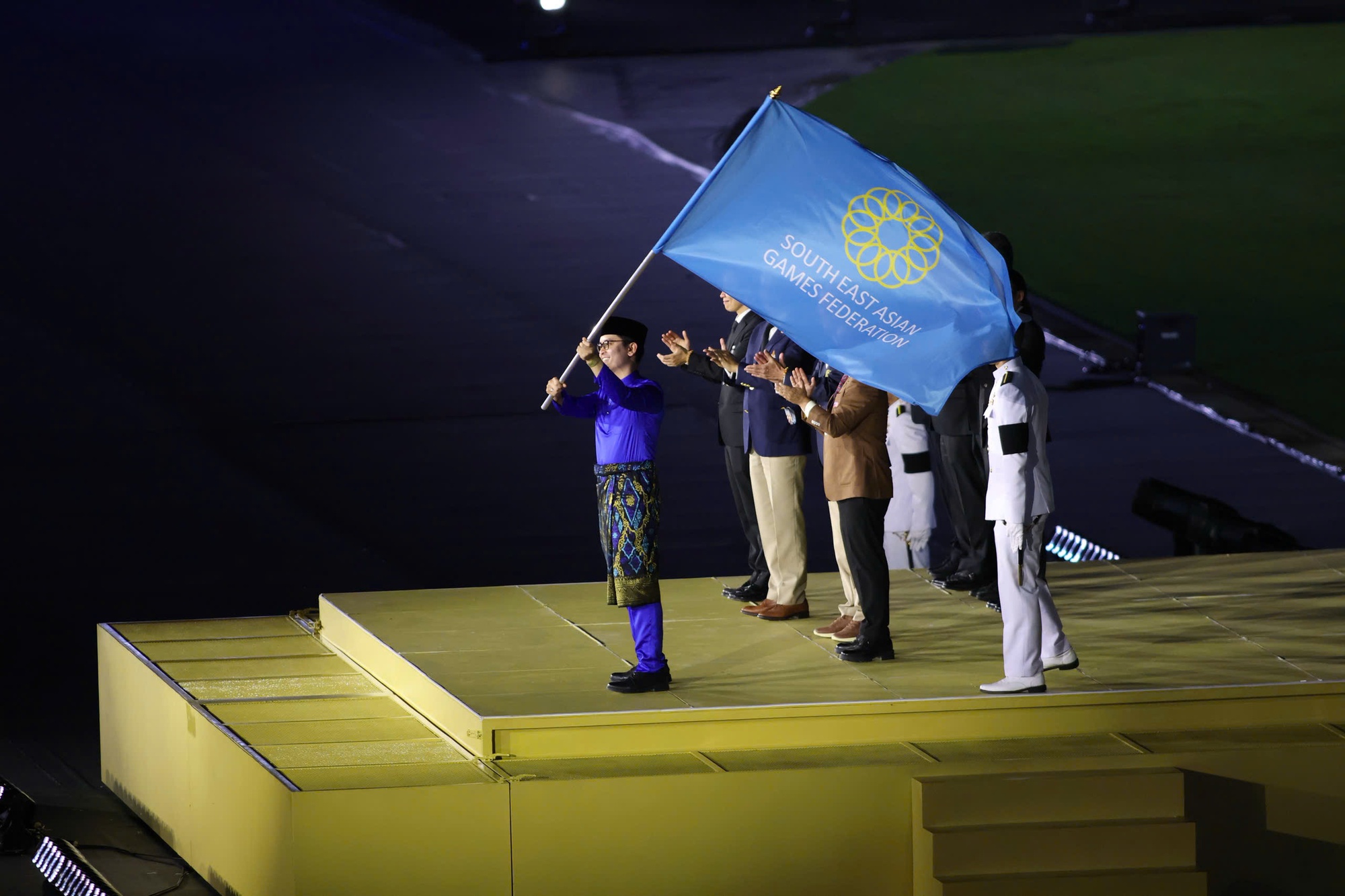 To&agrave;n cảnh bế mạc SEA Games 33: Ph&aacute;o hoa rực rỡ tạm biệt Th&aacute;i Lan, hẹn gặp lại ở Malaysia 2027- Ảnh 14.