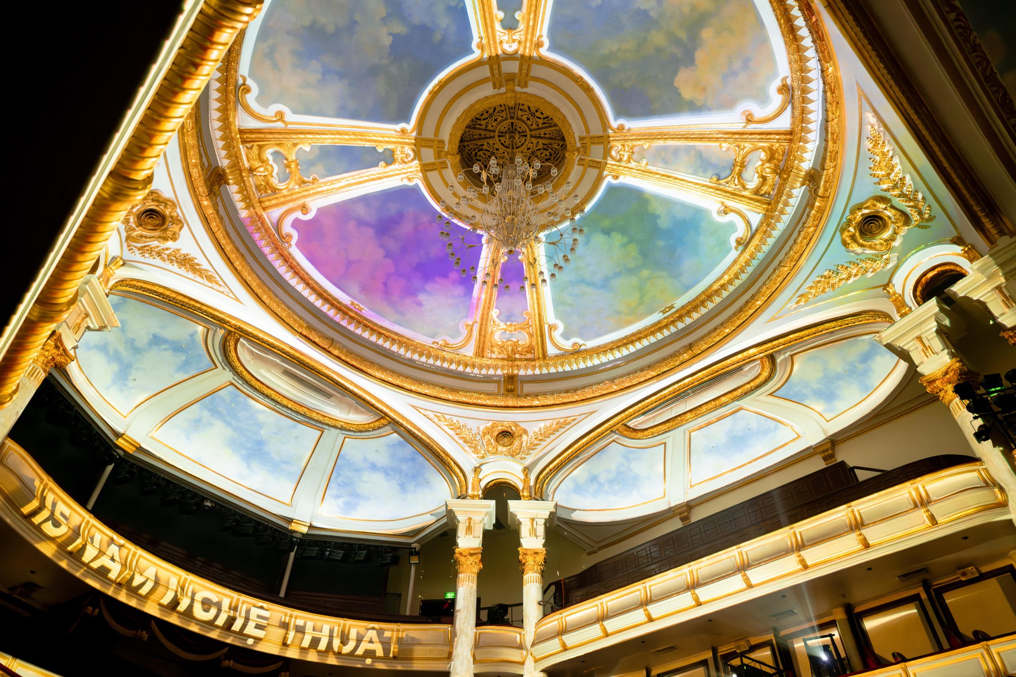 Cơ hội cuối để v&agrave;o Nh&agrave; H&aacute;t Lớn H&agrave; Nội trước khi đ&oacute;ng cửa 2 năm: Trải nghiệm c&oacute; 1-0-2 tại c&ocirc;ng tr&igrave;nh 115 tuổi- Ảnh 25.