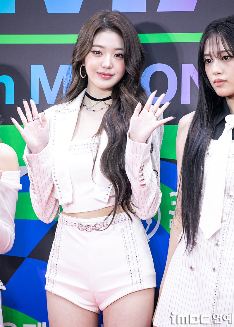 Thảm đỏ MMA 2025: Jennie h&oacute;a &ldquo;nữ ho&agrave;ng&rdquo; đụng mặt t&igrave;nh cũ GD - Kai, Winter (aespa) lộ diện sau ồn &agrave;o hẹn h&ograve; Jungkook- Ảnh 15.