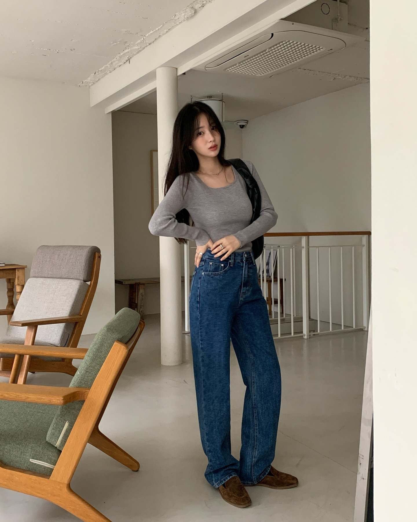 4 c&ocirc;ng thức mặc &aacute;o mỏng d&agrave;i tay hợp nhất với những ng&agrave;y kh&ocirc;ng lạnh- Ảnh 4.