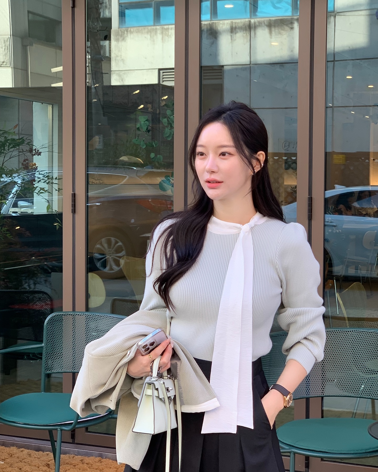 5 cách buộc tóc khi mặc áo mùa đông giúp diện mạo chỉn chu hơn hẳn, nhan sắc sáng bừng- Ảnh 10. 5 cách buộc tóc khi mặc áo mùa đông giúp diện mạo chỉn chu hơn hẳn, nhan sắc sáng bừng- Ảnh 10.