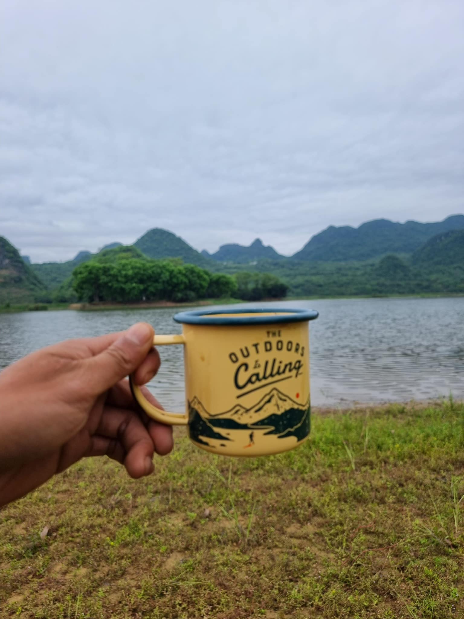 Ph&aacute;t hiện hồ nước b&ecirc;n thảo nguy&ecirc;n vắng vẻ, hoang sơ, du kh&aacute;ch nhận x&eacute;t: 