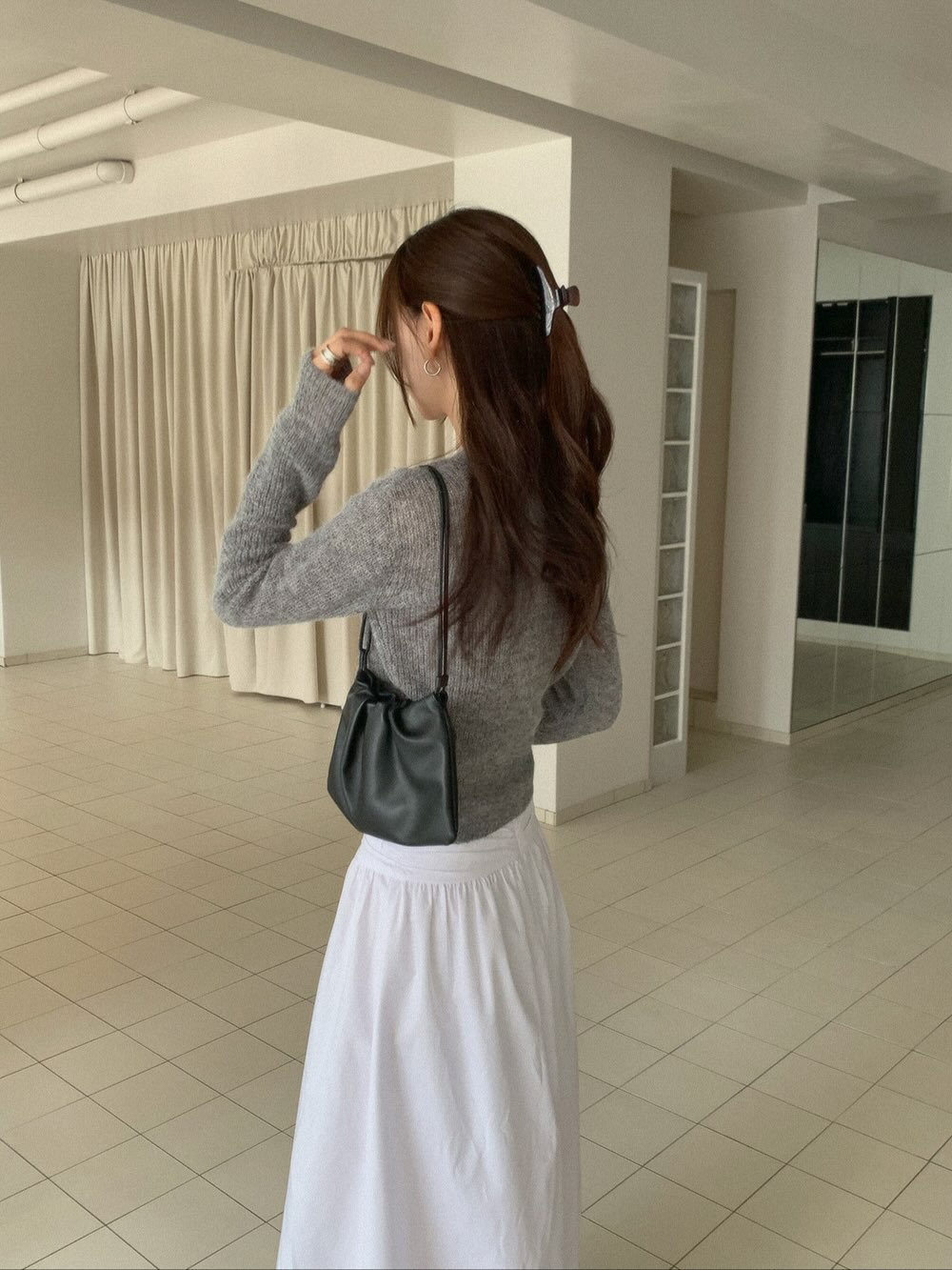 5 cách buộc tóc khi mặc áo mùa đông giúp diện mạo chỉn chu hơn hẳn, nhan sắc sáng bừng- Ảnh 1. 5 cách buộc tóc khi mặc áo mùa đông giúp diện mạo chỉn chu hơn hẳn, nhan sắc sáng bừng- Ảnh 1.