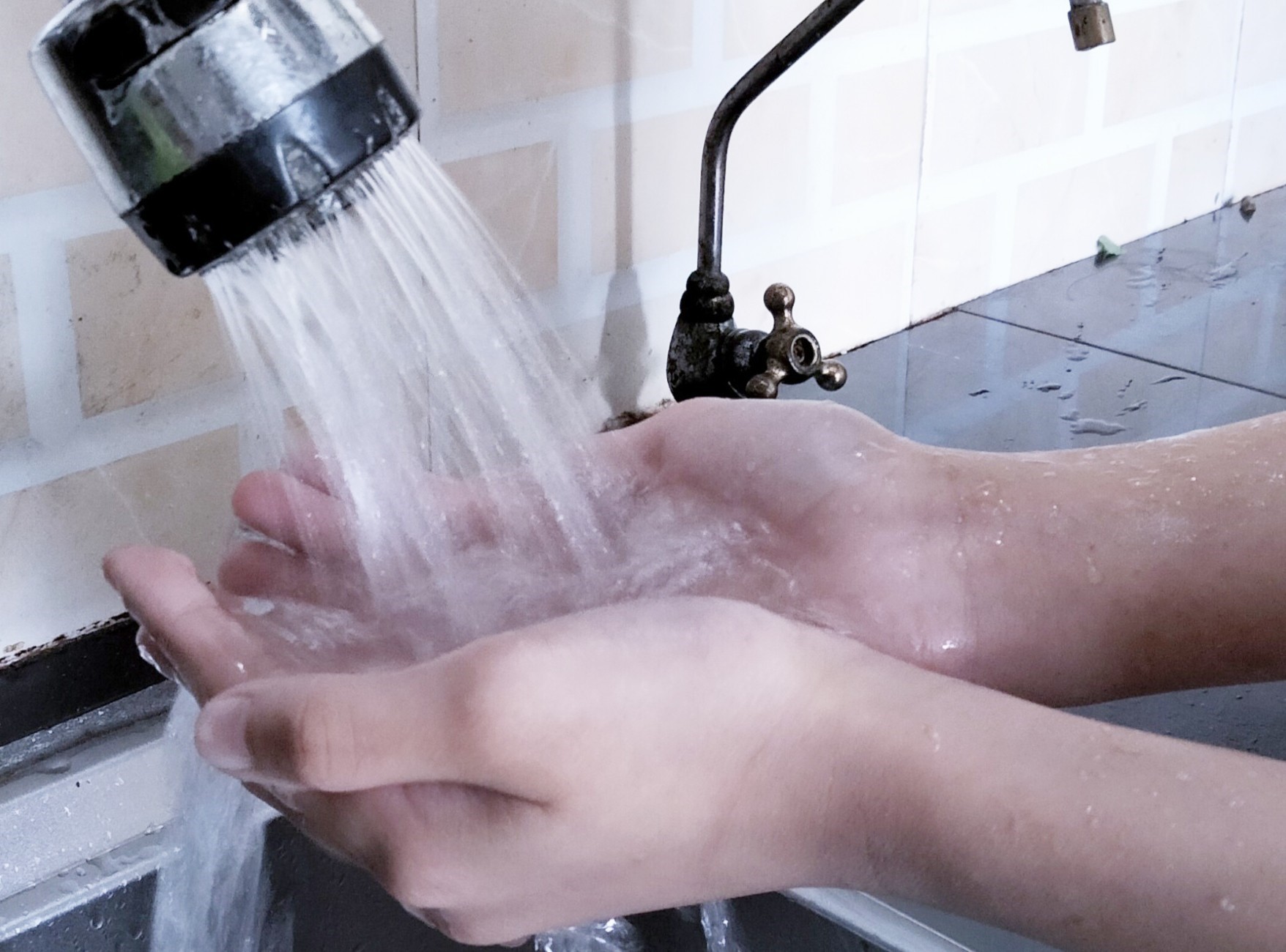 Câu đố khiến nhiều người giật mình: Có thứ càng rửa càng bẩn, nhà nào cũng dùng mỗi ngày- Ảnh 1. Câu đố khiến nhiều người giật mình: Có thứ càng rửa càng bẩn, nhà nào cũng dùng mỗi ngày- Ảnh 1.