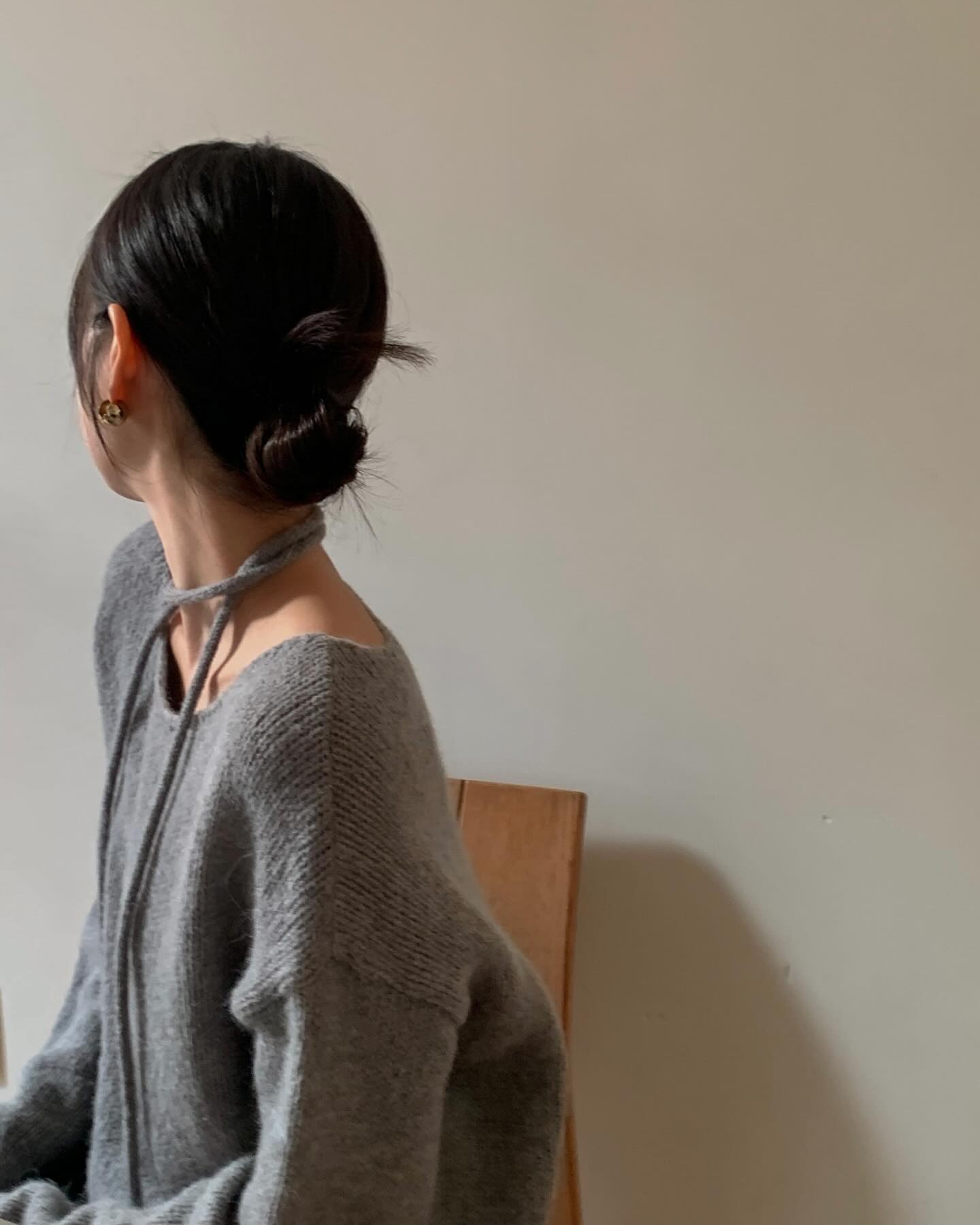 5 cách buộc tóc khi mặc áo mùa đông giúp diện mạo chỉn chu hơn hẳn, nhan sắc sáng bừng- Ảnh 2. 5 cách buộc tóc khi mặc áo mùa đông giúp diện mạo chỉn chu hơn hẳn, nhan sắc sáng bừng- Ảnh 2.