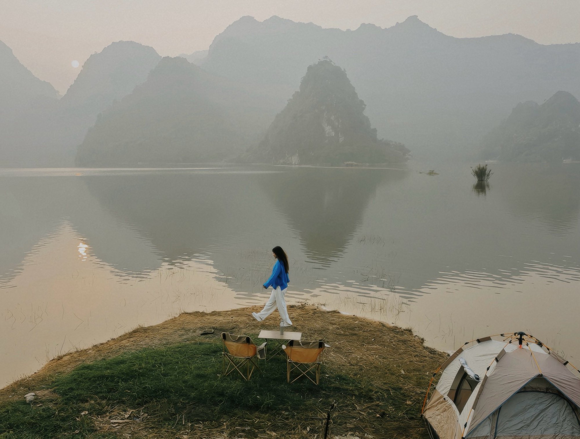 Ph&aacute;t hiện hồ nước b&ecirc;n thảo nguy&ecirc;n vắng vẻ, hoang sơ, du kh&aacute;ch nhận x&eacute;t: 