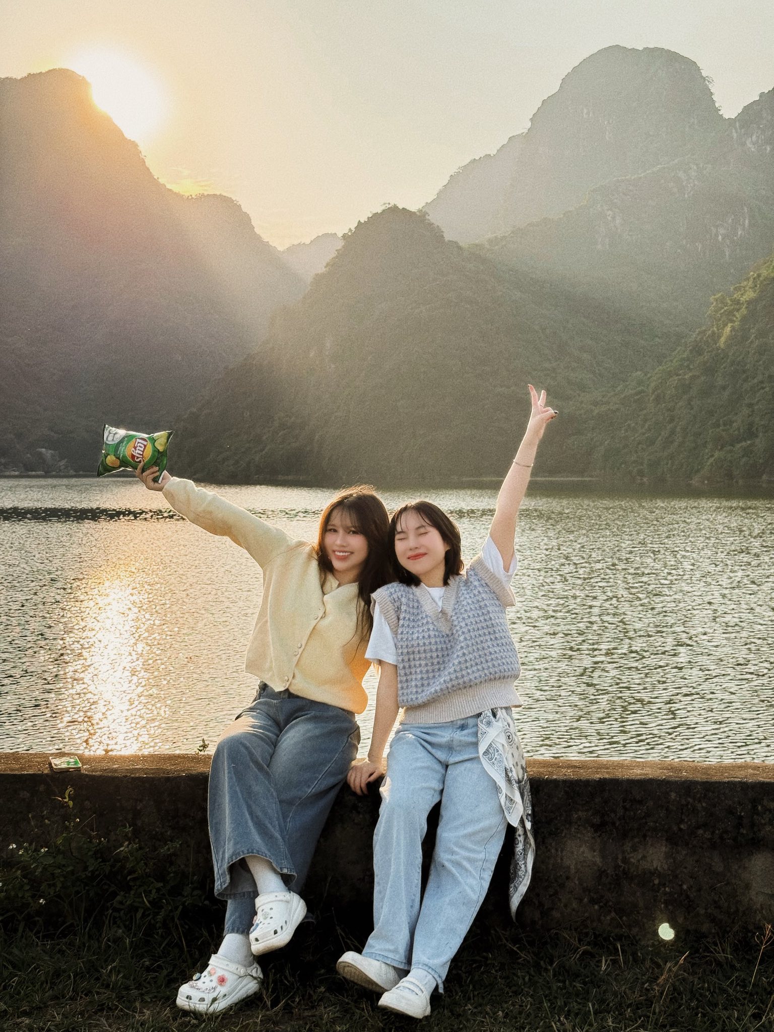 Ph&aacute;t hiện hồ nước b&ecirc;n thảo nguy&ecirc;n vắng vẻ, hoang sơ, du kh&aacute;ch nhận x&eacute;t: 