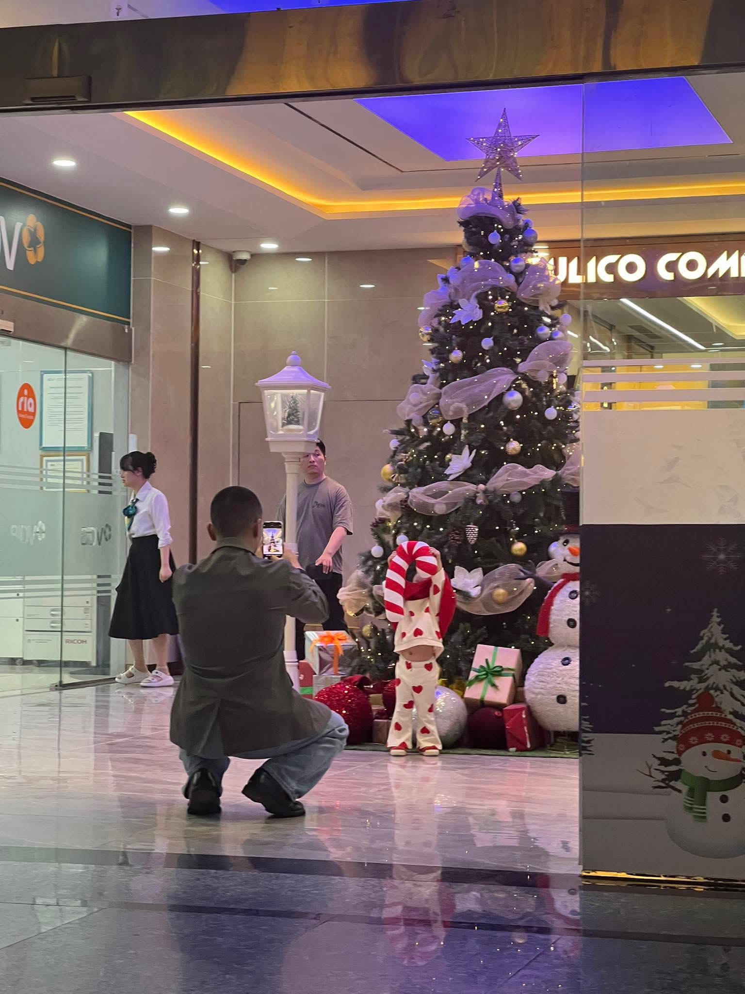 Bức ảnh "triệu like" giờ tan l&agrave;m: Nếu bạn đang sở hữu 1 &ocirc;ng chồng c&oacute; biểu hiện n&agrave;y th&igrave; xin ch&uacute;c mừng!- Ảnh 1.