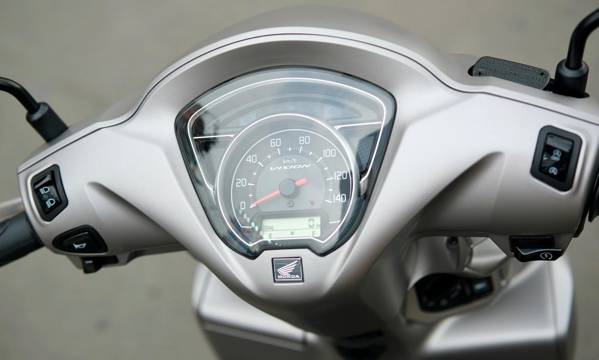 Mỗi ph&uacute;t c&oacute; 1 chiếc xe tay ga n&agrave;y b&aacute;n ra, gi&aacute; chỉ hơn 31 triệu đồng cho phi&ecirc;n bản 2026- Ảnh 4.