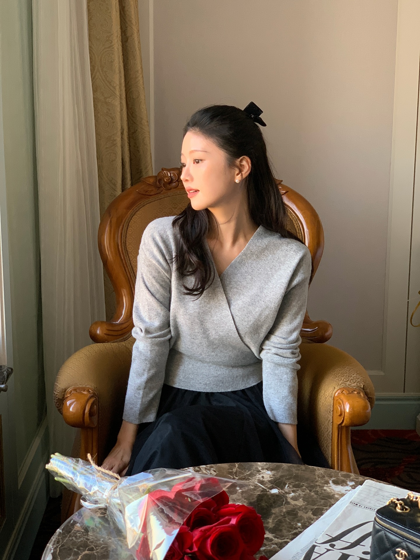 5 cách buộc tóc khi mặc áo mùa đông giúp diện mạo chỉn chu hơn hẳn, nhan sắc sáng bừng- Ảnh 9. 5 cách buộc tóc khi mặc áo mùa đông giúp diện mạo chỉn chu hơn hẳn, nhan sắc sáng bừng- Ảnh 9.