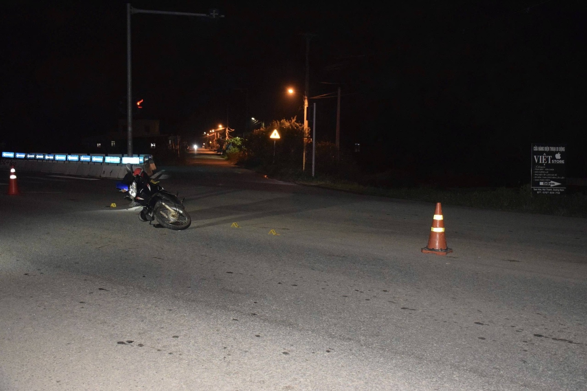 C&ocirc;ng an Đ&agrave; Nẵng truy t&igrave;m t&agrave;i xế &ocirc; t&ocirc; rời đi sau khi t&ocirc;ng 1 phụ nữ chấn thương sọ n&atilde;o- Ảnh 1.