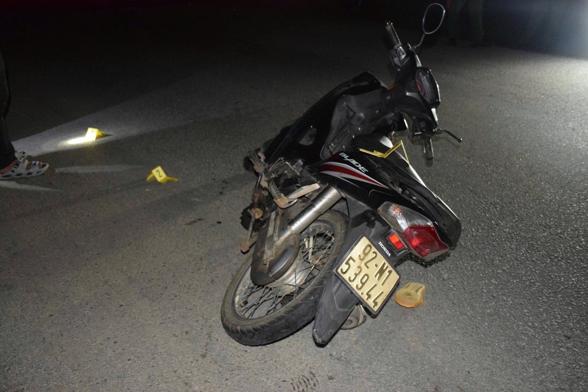 C&ocirc;ng an Đ&agrave; Nẵng truy t&igrave;m t&agrave;i xế &ocirc; t&ocirc; rời đi sau khi t&ocirc;ng 1 phụ nữ chấn thương sọ n&atilde;o- Ảnh 2.