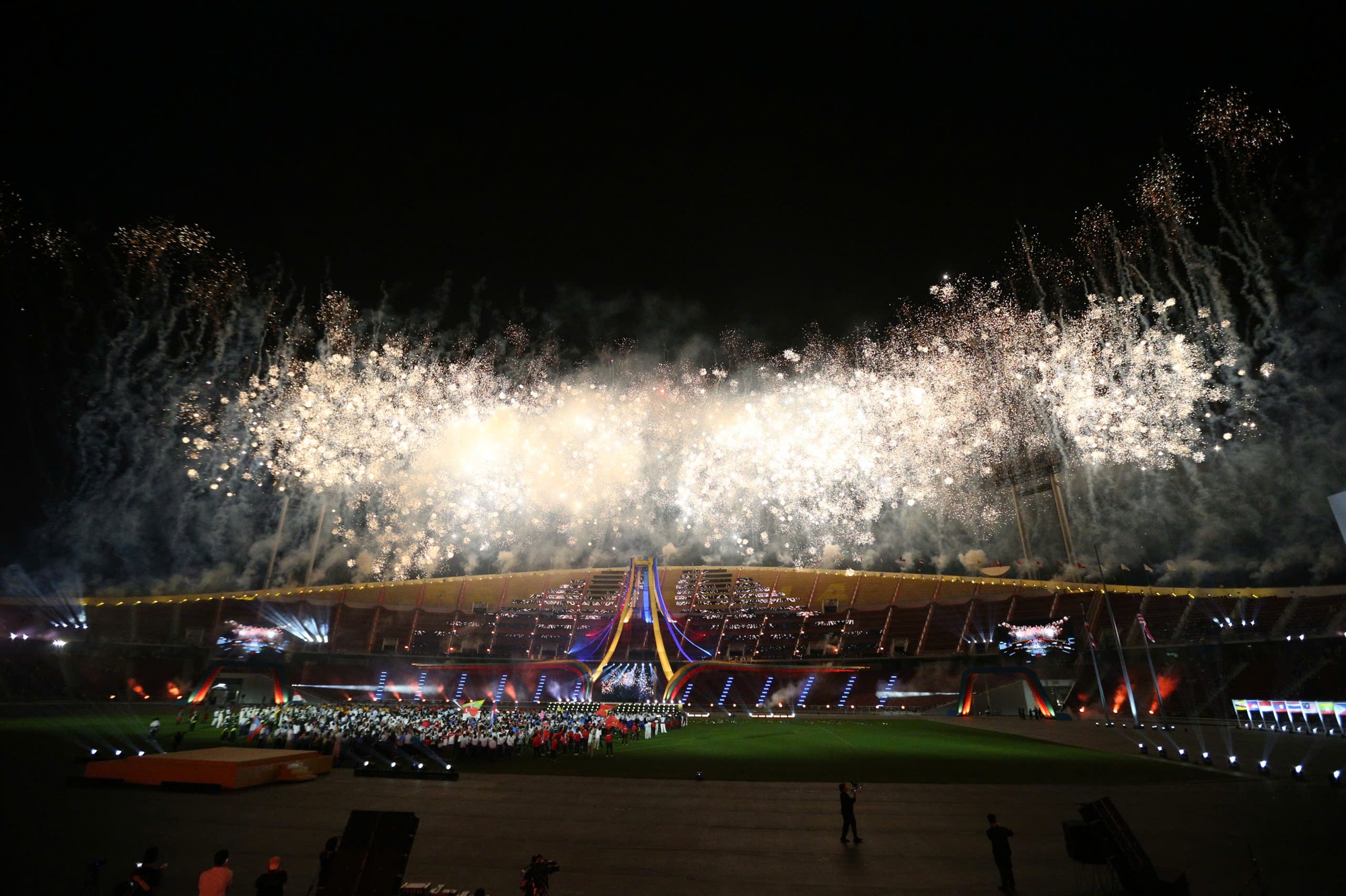 To&agrave;n cảnh bế mạc SEA Games 33: Ph&aacute;o hoa rực rỡ tạm biệt Th&aacute;i Lan, hẹn gặp lại ở Malaysia 2027- Ảnh 7.