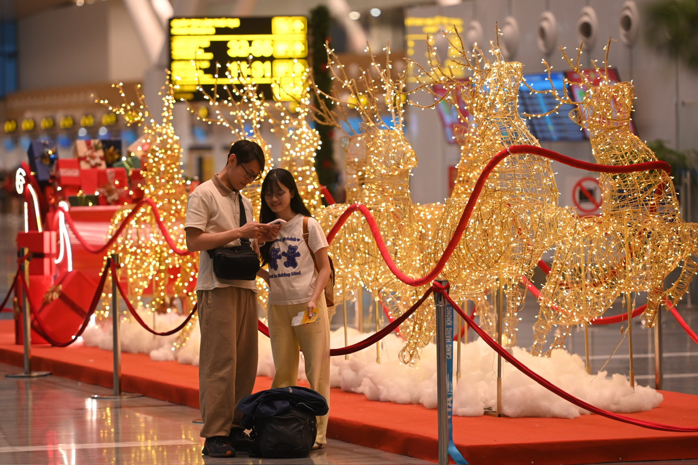 Điểm check-in mới toanh m&ugrave;a Gi&aacute;ng sinh ở nh&agrave; ga hiện đại nhất Việt Nam- Ảnh 5.